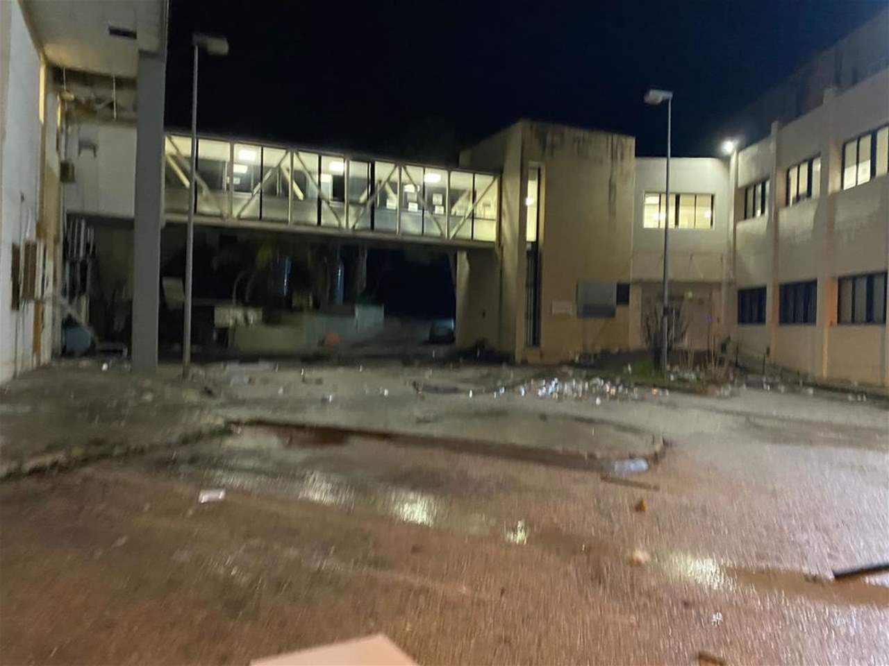 بالصور ـ تفاصيل الانفجار الذي حدث داخل مستشفى نبيه بري الحكومي في النبطية 