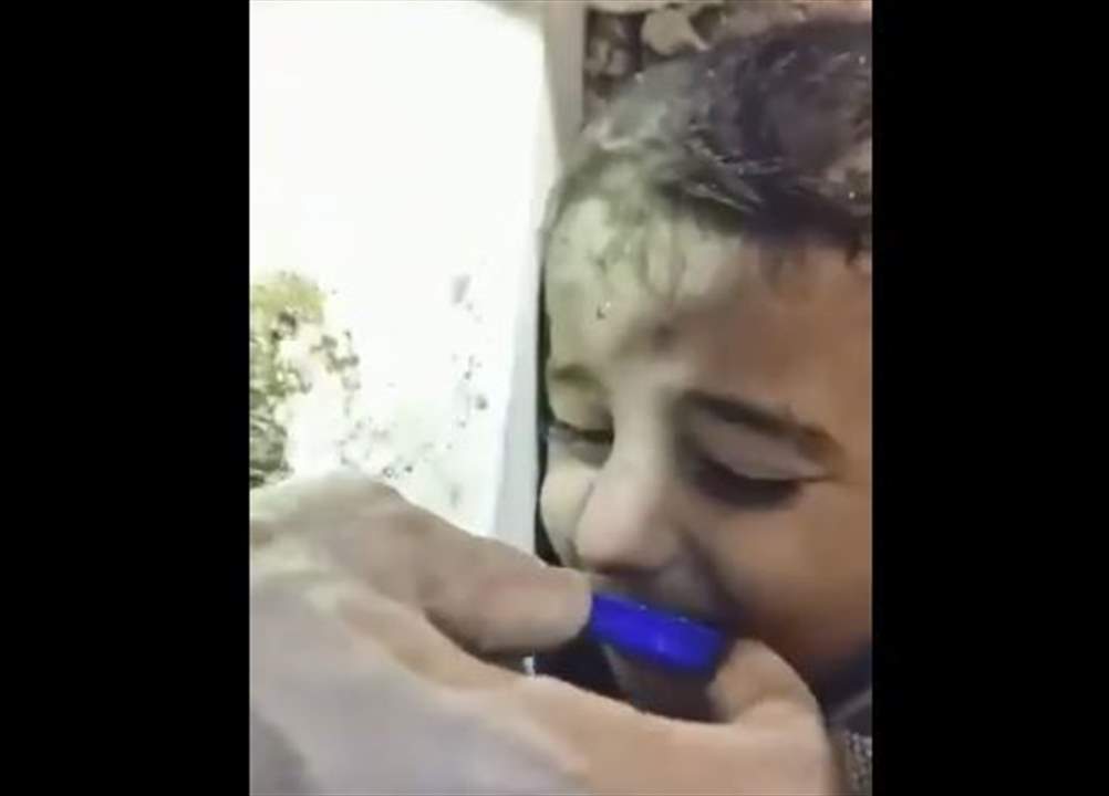  فيديو مؤثر  .. مسعفون أتراك يحاولون إبقاء طفل على قيد الحياة في هاتاي بتناول الماء !
