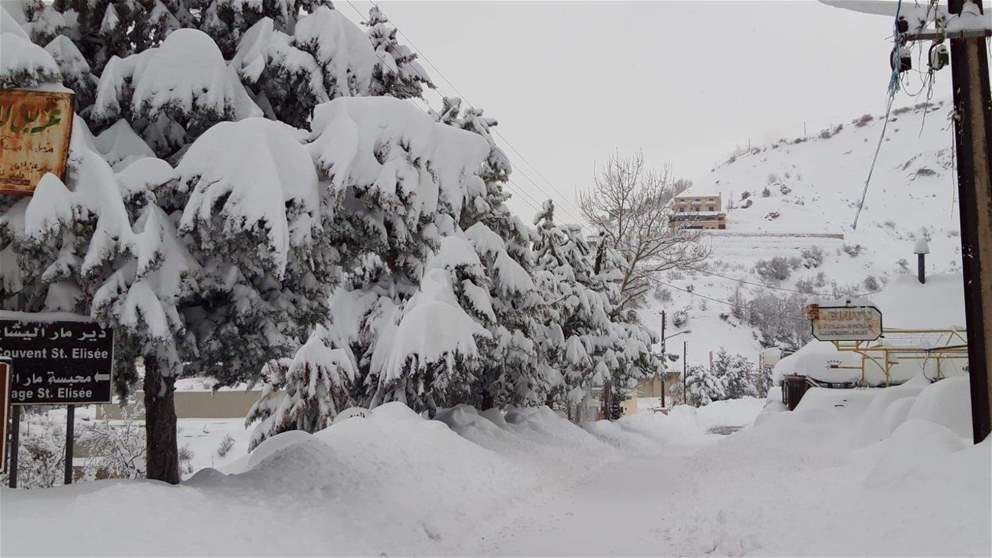  بالفيديو ـ العاصفة فرح تُلبس جبال لبنان الأبيض .. والثلوج على ارتفاع 500 متر