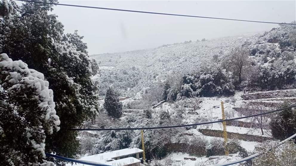  مراسل "الجديد": أهالي بلدة دبعل في قضاء الضنيه يناشدون المعنيين بفتح الطريق المؤدية الى بلدتهم بسبب تراكم الثلوج