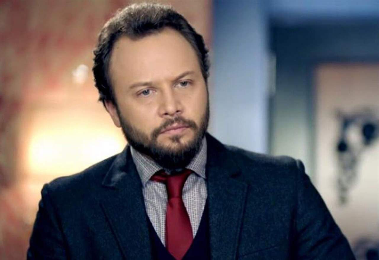 مكسيم خليل يفضح بالأسماء سارقي مساعدات المتضررين في سوريا..بينهم شيوخ ومخاتير