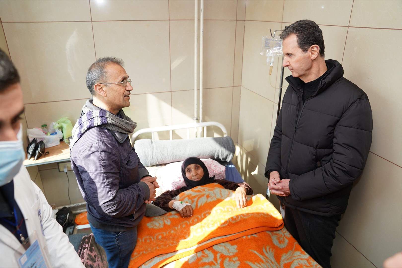 الرئيس السوري يزور مشفى حلب الجامعي