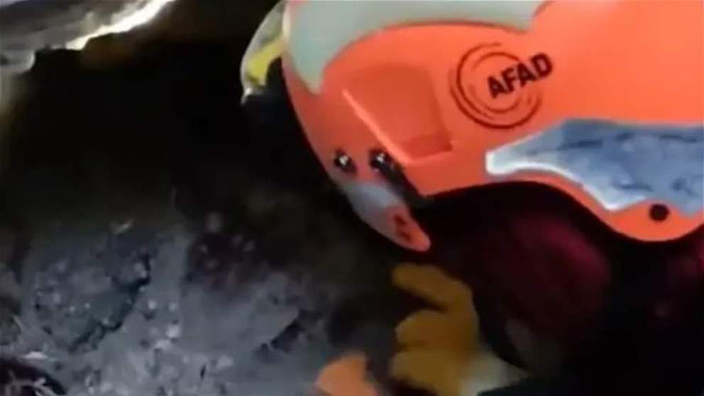 بالفيديو - سيدة مسنة تتحدث من تحت الركام بتركيا: أجيد طهي جميع الأطعمة!