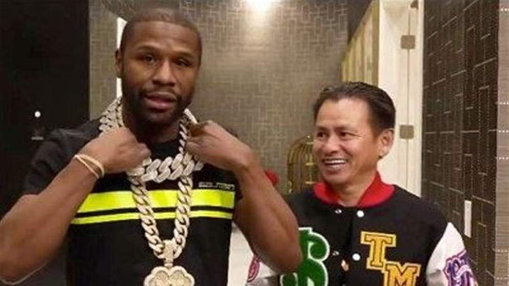 صور - مايوذر يُهدي نفسه سلسلة ثمنها مليون دولار وهذه هي المناسبة !!