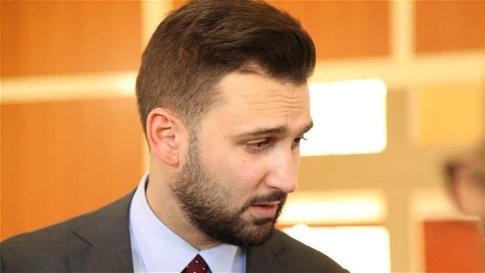 النائب تيمور جنبلاط يزور ضريح الرئيس الشهيد رفيق الحريري في وسط بيروت مع وفد مرافق 