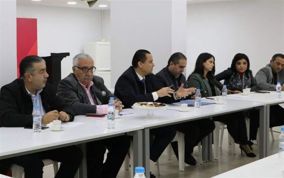 "الجبهة السيادية" تسلّم ورقتها السياسية للحزب "التقدمي".. ظافر ناصر: الحوار مبدأ ثابت في سياسة الحزب مع مختلف الأطراف والتجمعات