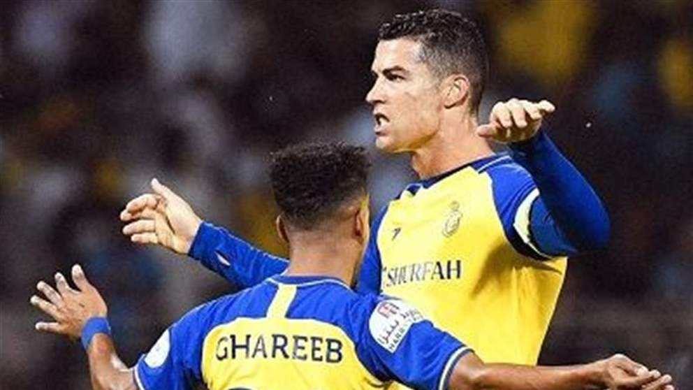 فيديو - مُشجّع متهوّر كاد أن يُصيب رونالدو
