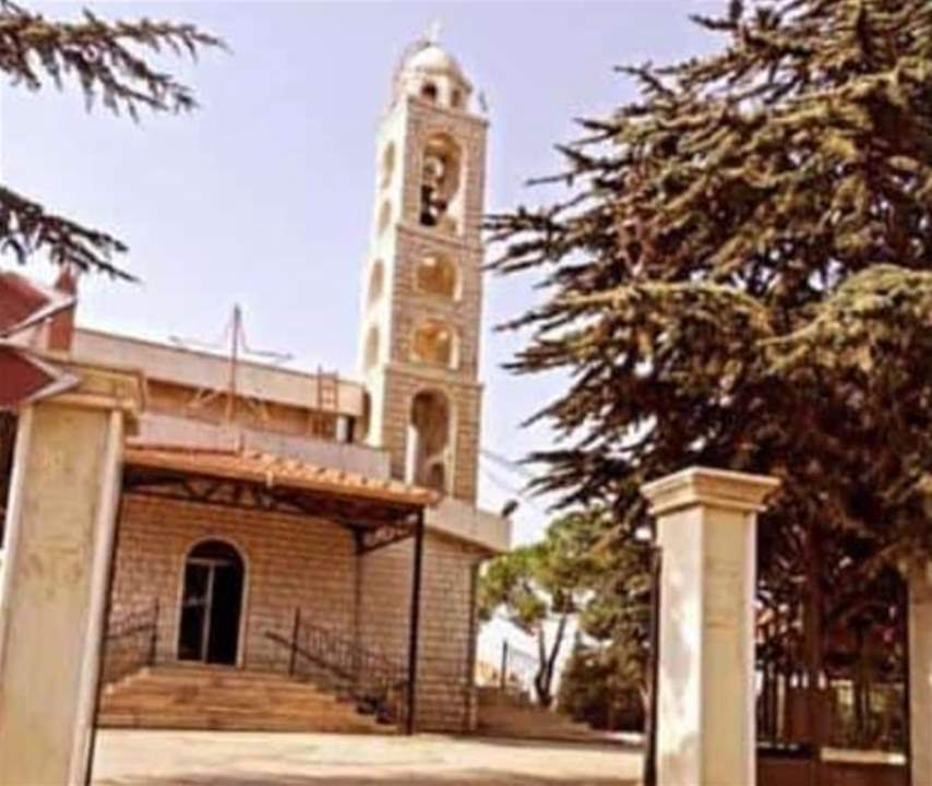 بالصورة- مجهولون يرمون عبوة ناسفة غير مكتملة امام كنيسة بلدة طليا البقاعية ... التفاصيل على الرابط: 