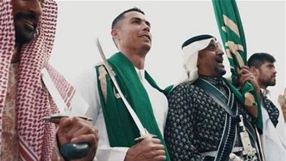 فيديو - رونالدو بالسيف و"المرودن" يؤدي "العرضة السعودية"