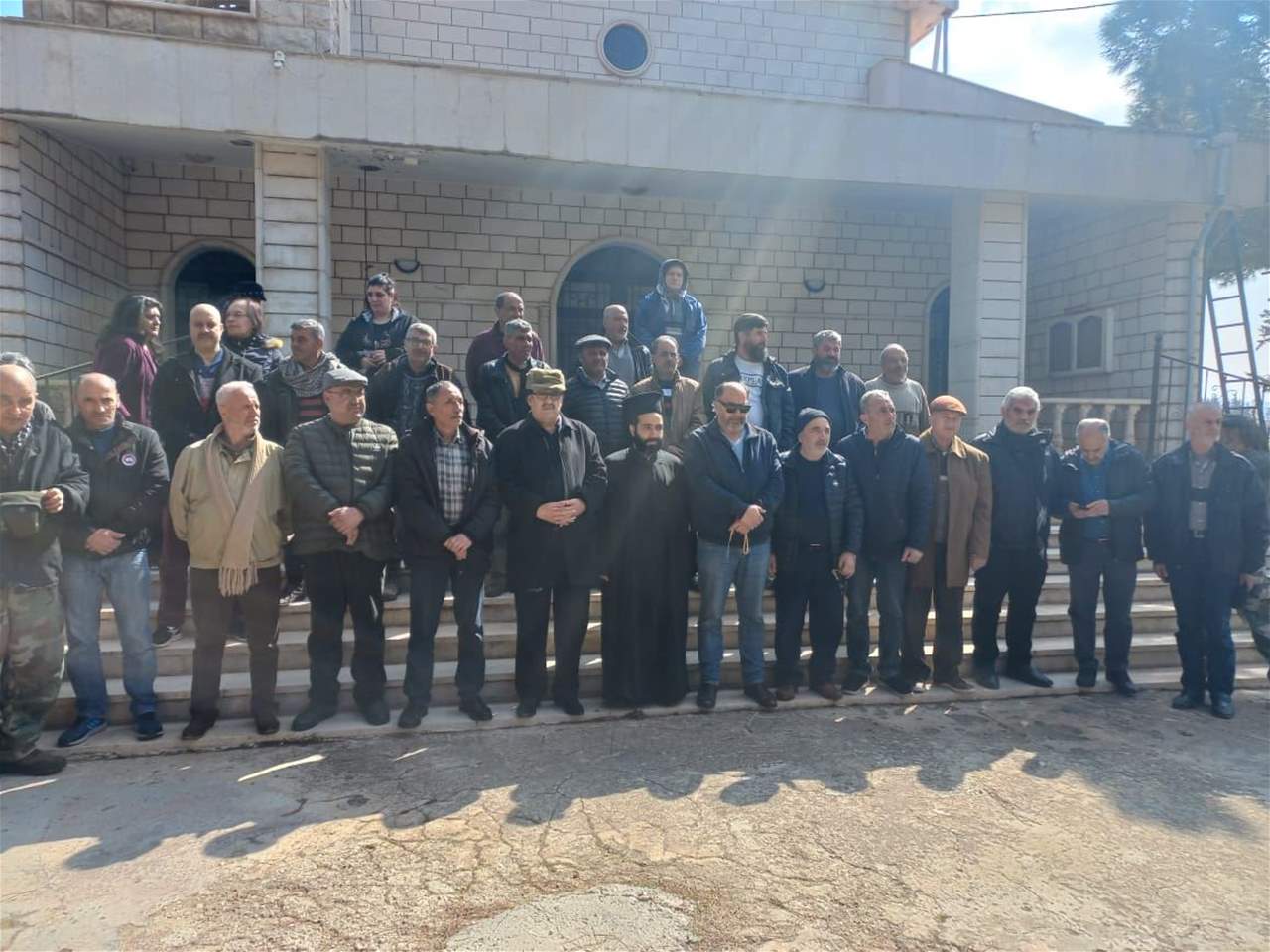 أهالي بلدات شرق بعلبك نفذوا اعتصاما رفضا للتعرض إلى البطريرك
