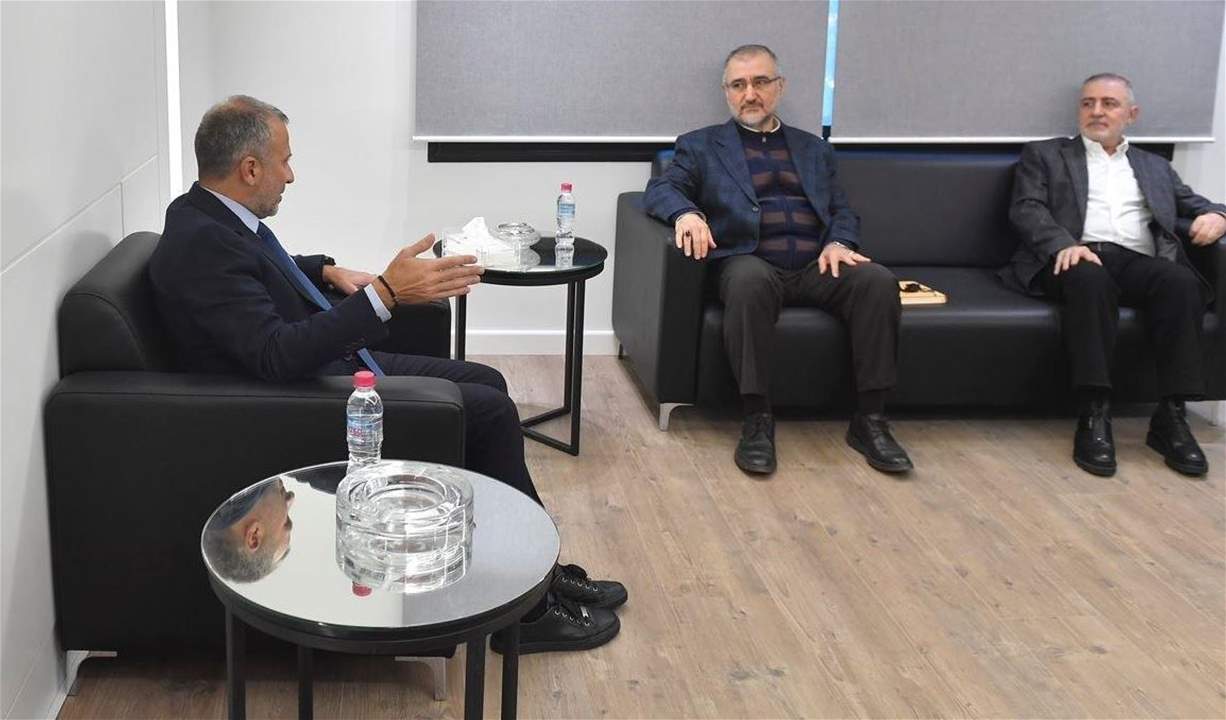 "الجمهورية": الانفصال على بعد خطوة واحدة بين الحزب والتيار