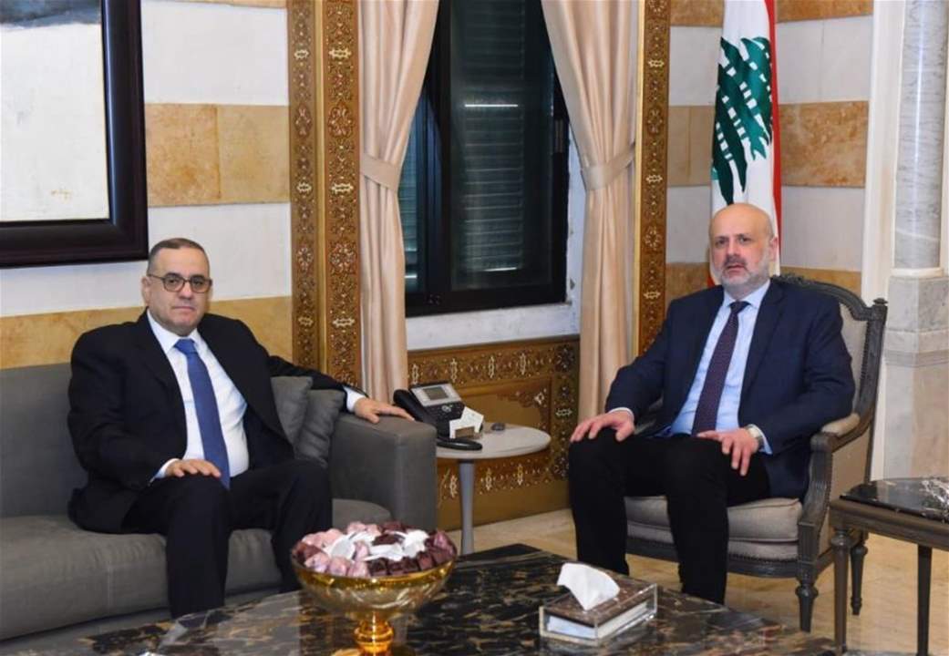  مولوي التقى المدير العام للأمن العام بالإنابة العميد الياس البيسري مهنئاً 