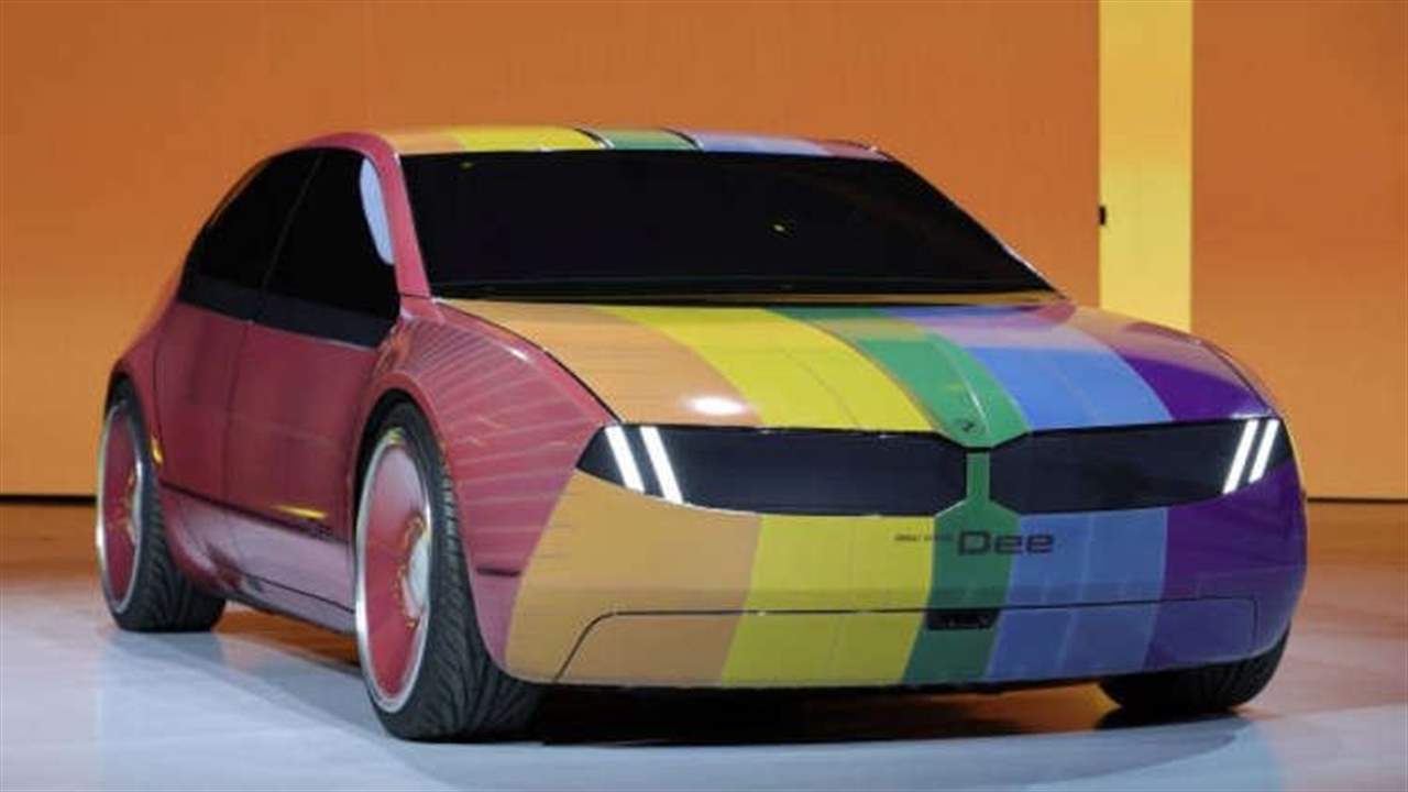 بالفيديو ـ سيارة ذكية جديدة من "بي إم دبليو" ..  يتغير لونها وشكلها الخارجي حسب الطلب !!