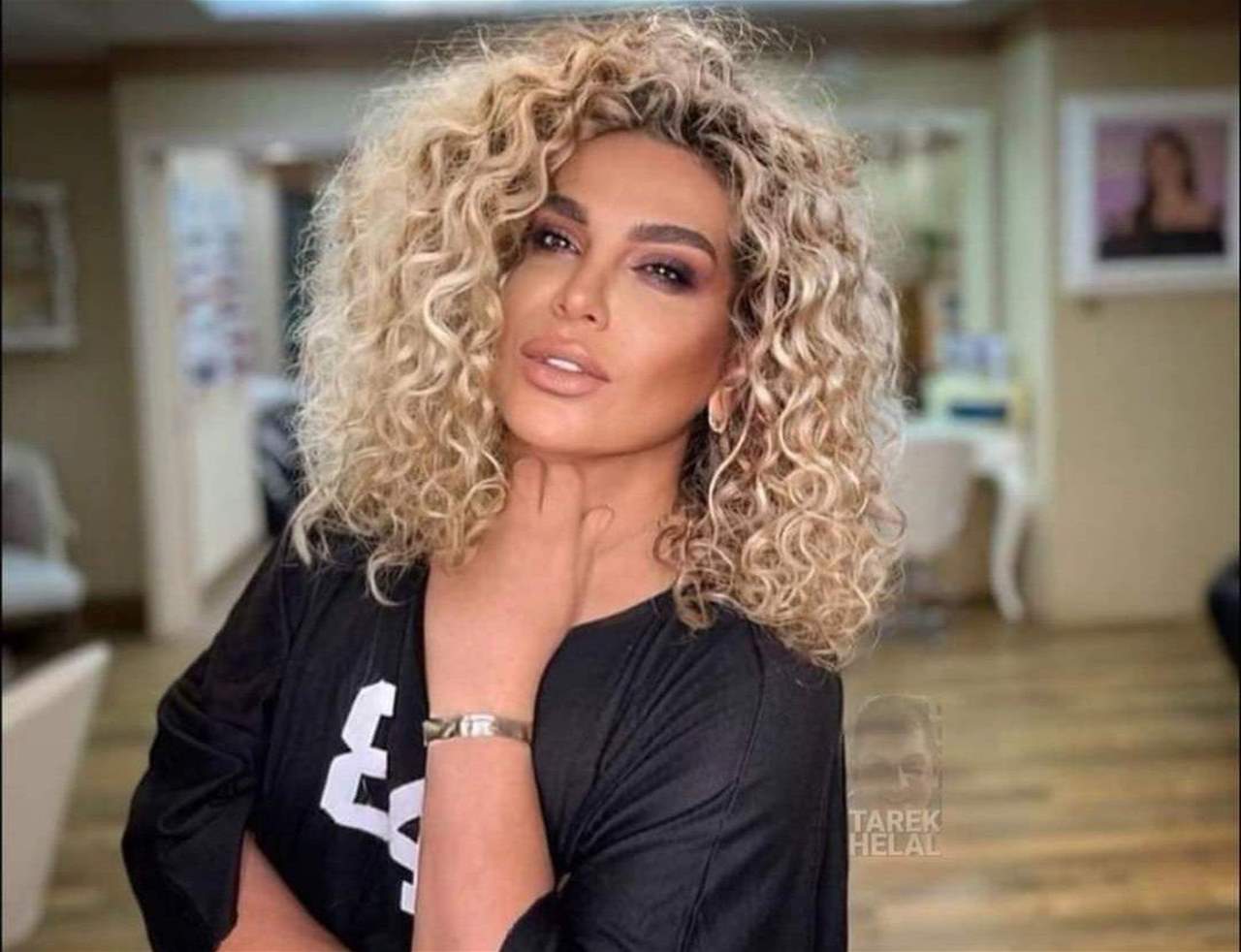 فيفو يطل بالطرحة البيضاء ويثير الجدل حول زواجه