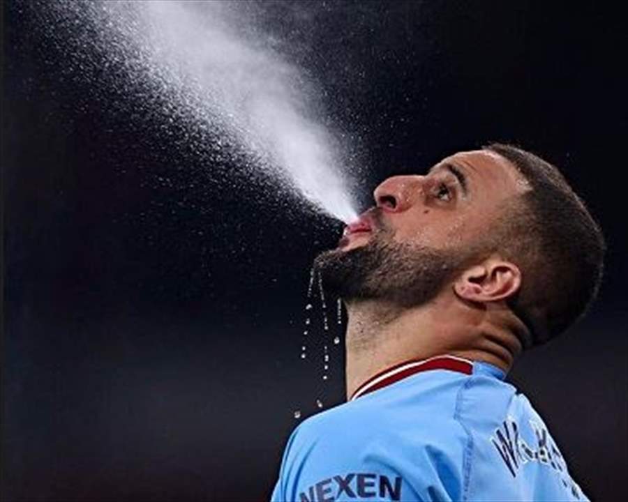 فيديو وصور - فضيحة كايل ووكر في حانة .. إليكم التفاصيل