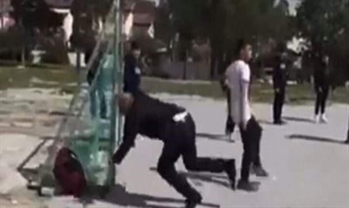 فيديو - شاهدوا كيف أسقطت كرة القدم رئيس قبرص 