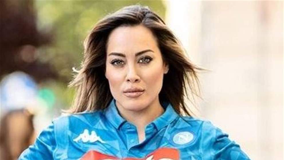 عارضة ايطالية تتعهد بالتجول عارية في حافلة مفتوحة اذا ..؟؟