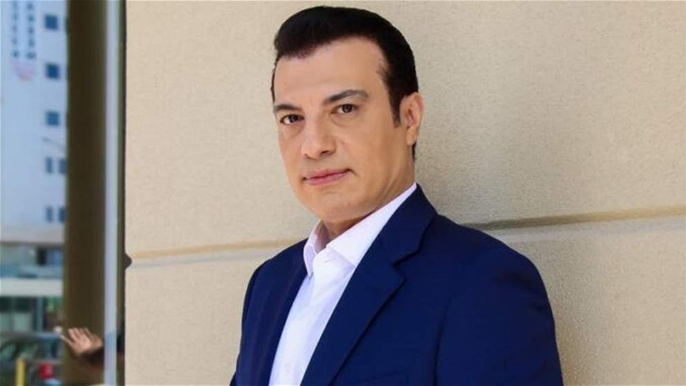 إيهاب توفيق يتأثر خلال الحديث عن والدته الراحلة: أنا من غيرها ولا حاجة 