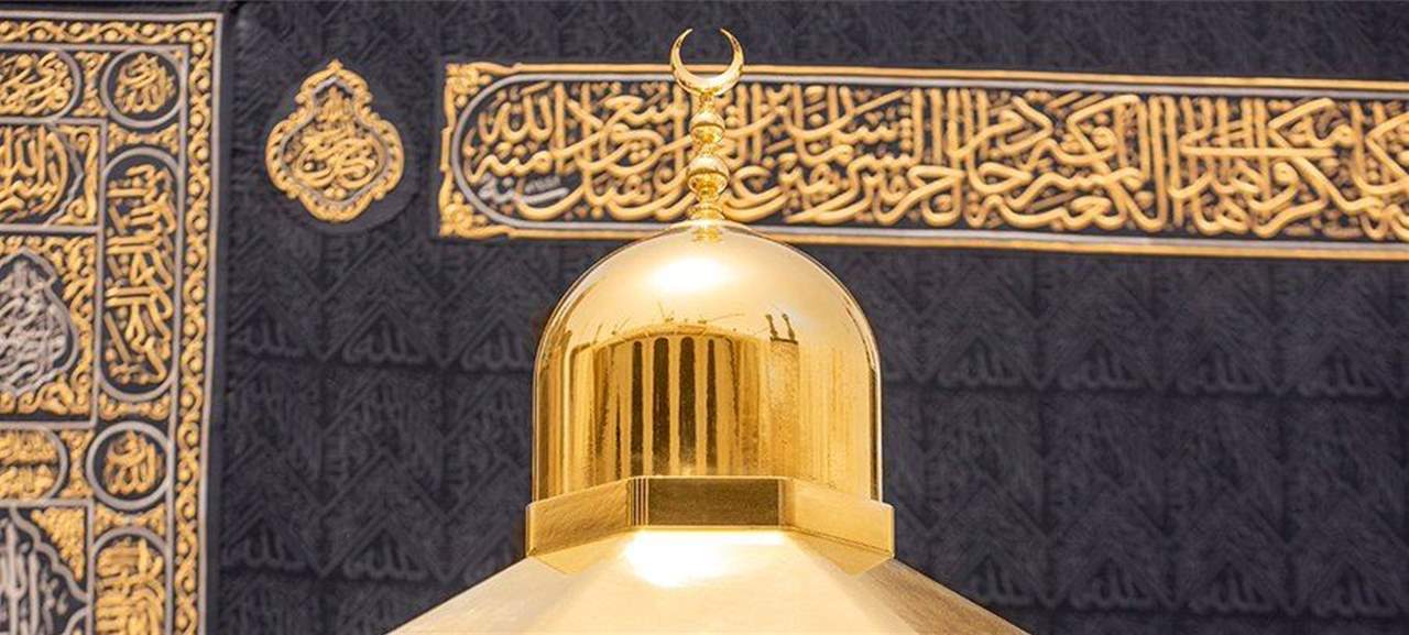 بالفيديو والصور ـ كسوة الكعبة المشرفة تستعد لشهر رمضان وتظهر في أبهى حلّة لها !