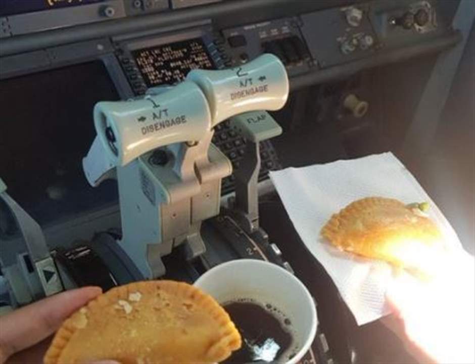 طياران يهددان سلامة الرحلة باحتسائهما القهوة بقمرة القيادة ... والشركة توقفهما عن العمل!