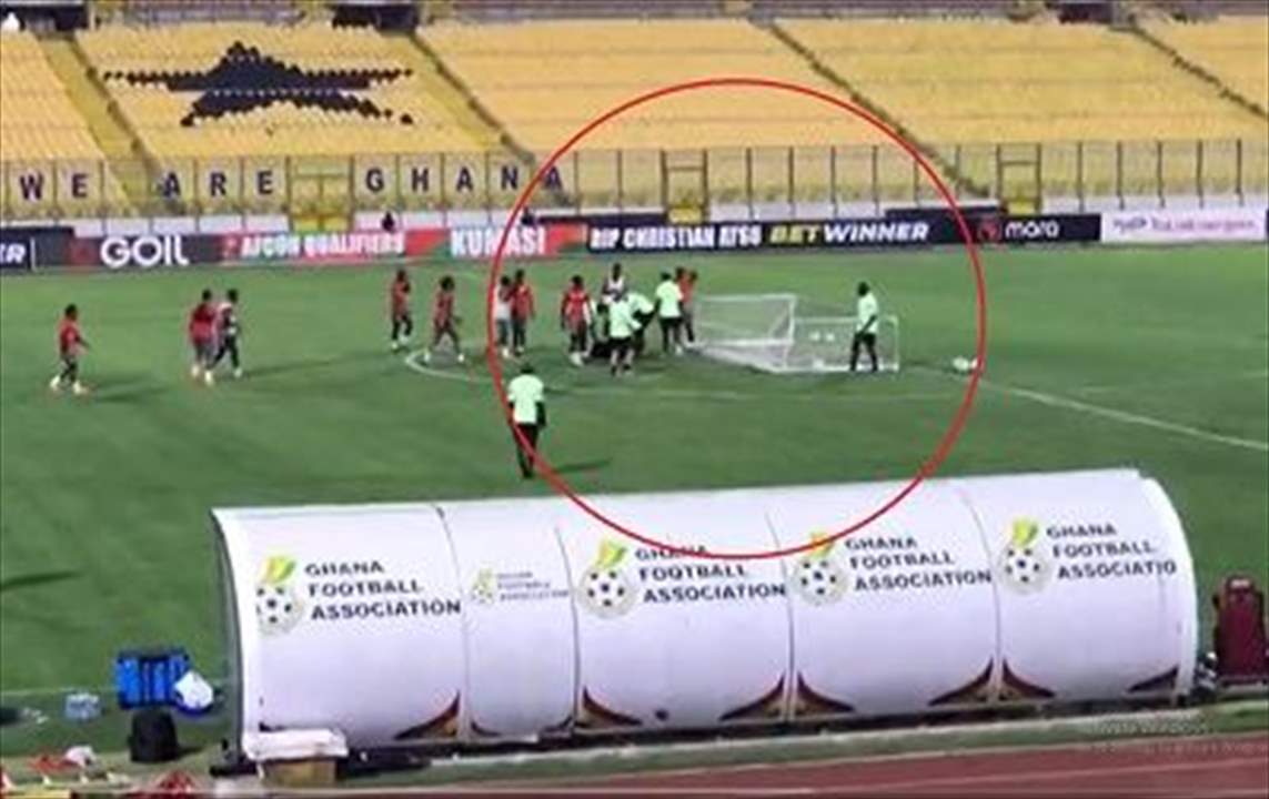 فيديو - شاهدوا كيف وقع المرمى على حارس المرمى !!