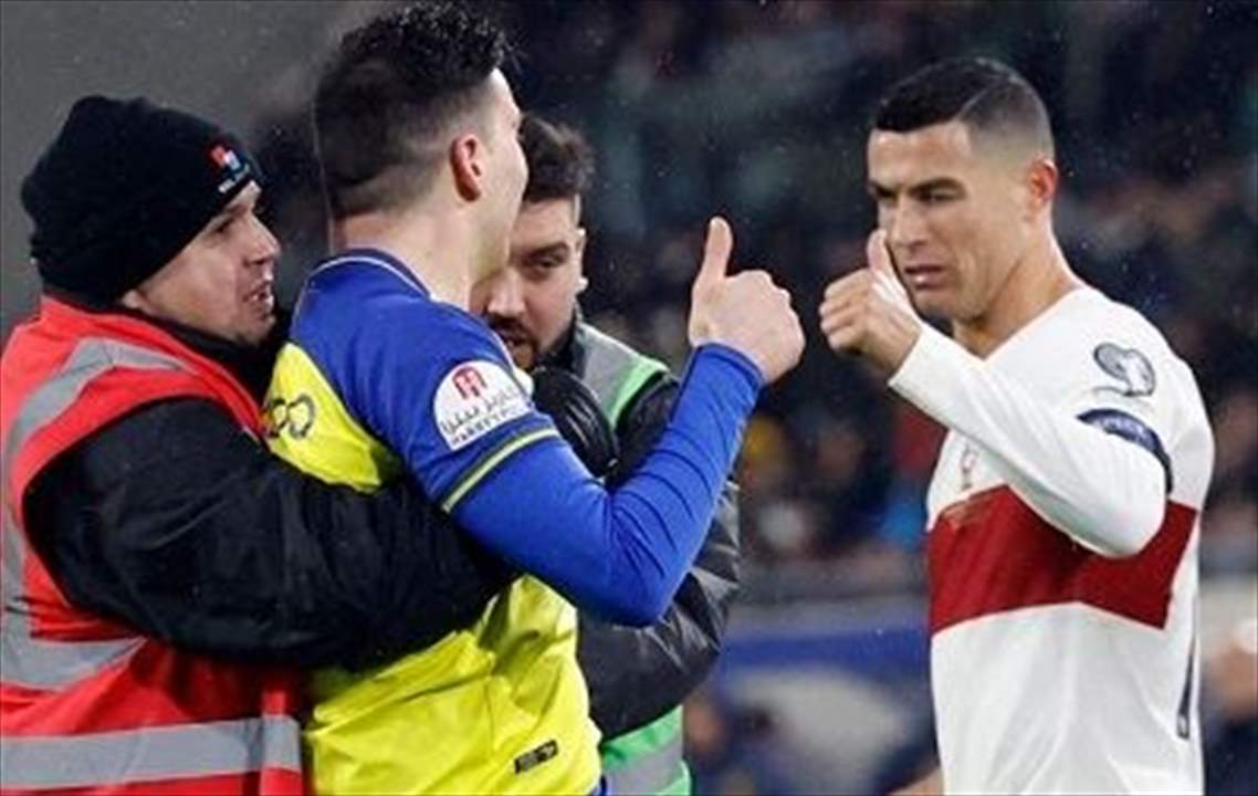 فيديو - اقتحم الملعب بزيّ النصر كُرمى لرونالدو