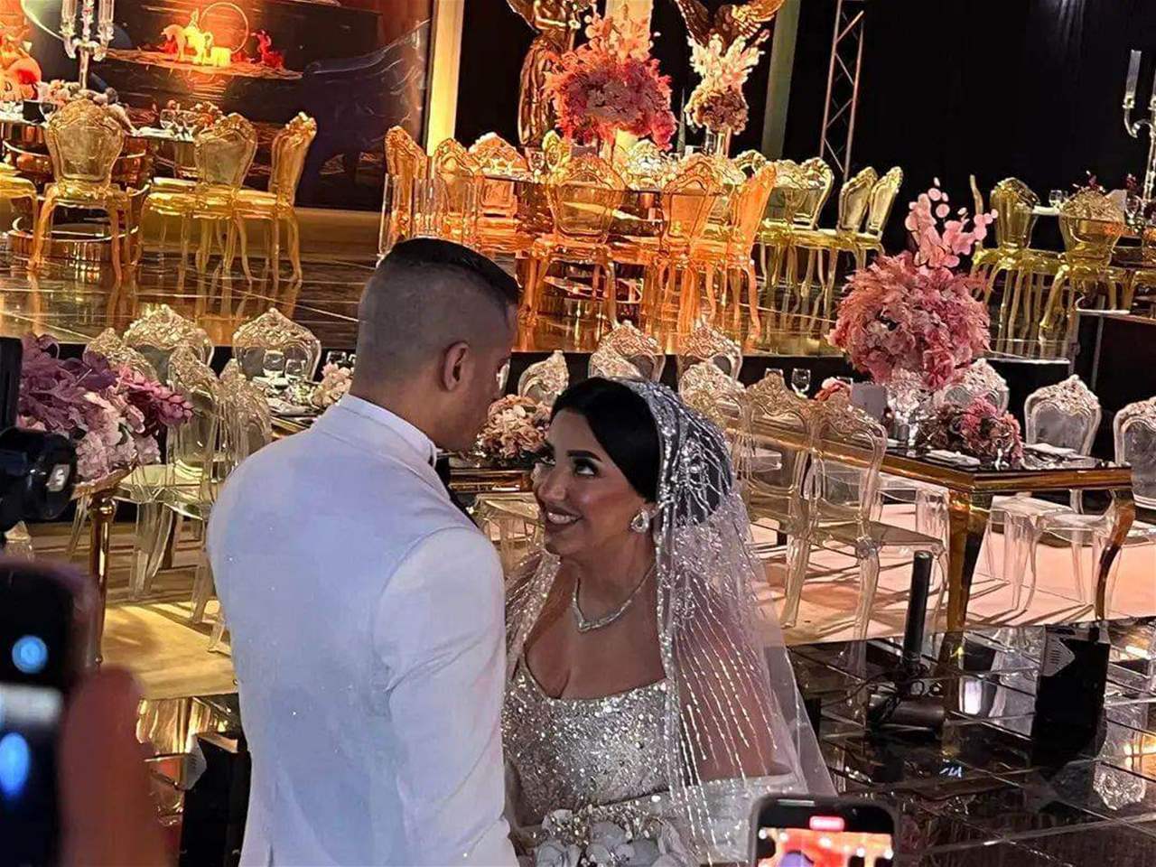 بعد خلافه مع زوجته على الهواء.. حسن شاكوش يثير الجدل بتعليقه