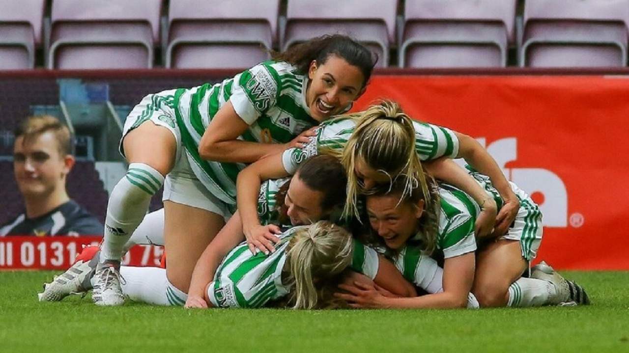 فيديو يرصد نطحة مدرب لمدرب بسبب هدف قاتل !!