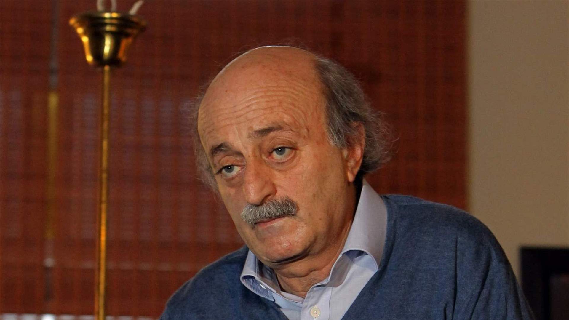 "الاخبار": جنبلاط يطلب من باريس سحب اقتراح المقايضة