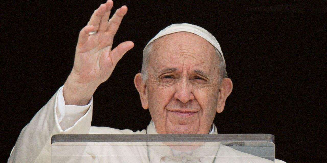 بابا الفاتيكان يترأس قداس أحد الشعانين بعد خروجه من المستشفى