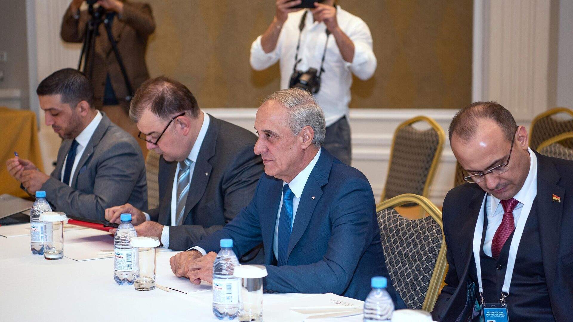 الوفد السوري يتوجه إلى موسكو للمشاركة بالإجتماع الرباعي