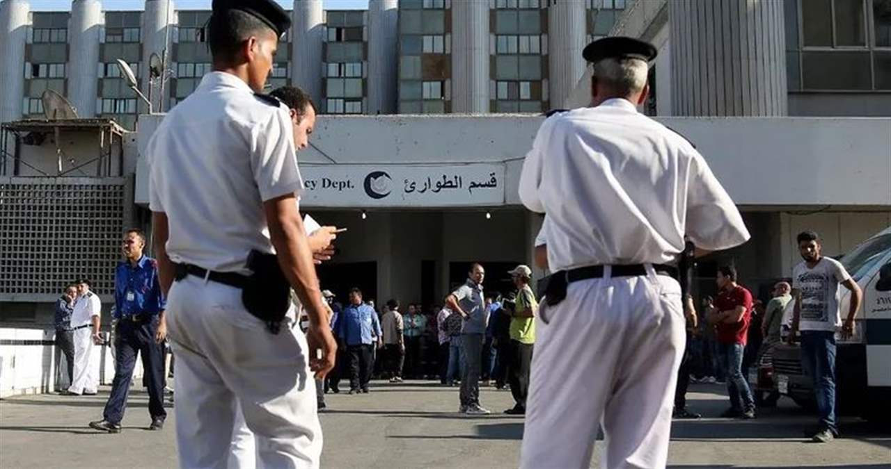في مصر... نحــ ر طليقته بالشارع وشقيقها يطـــ  عنه