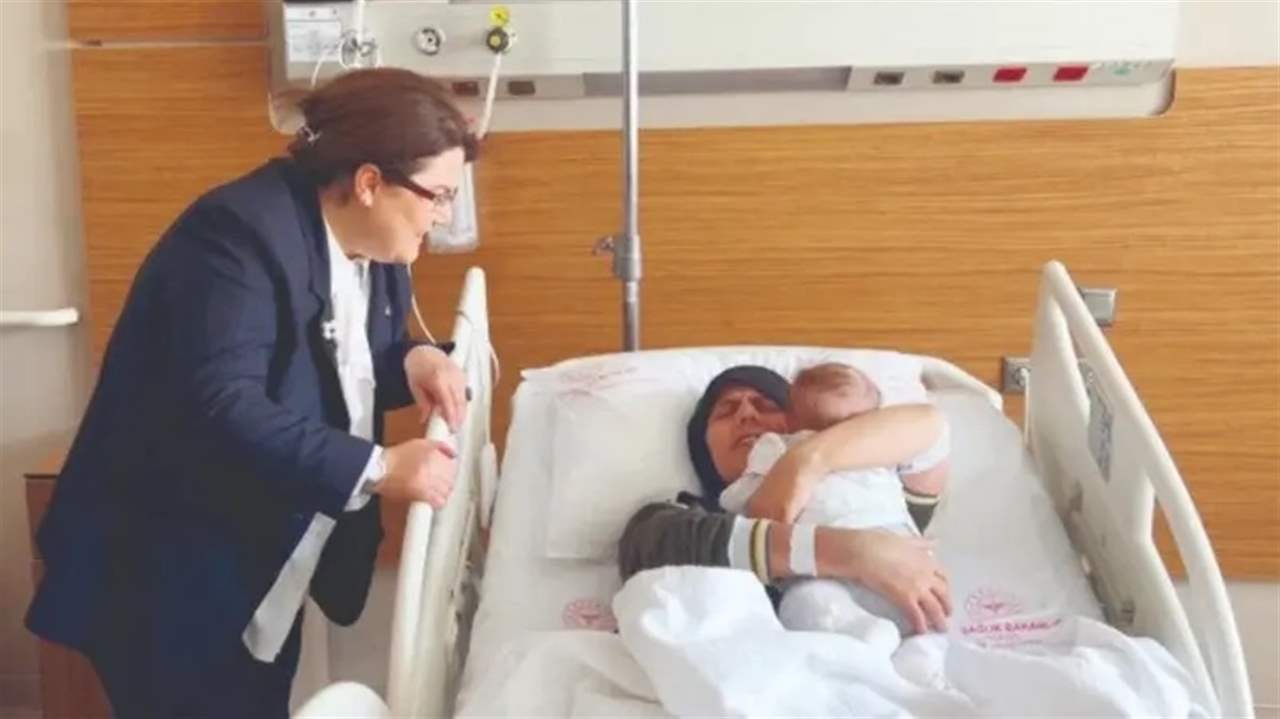 لم شمل أم تركية بطفلتها بعد 54 يوماً من الزلزال المدمر !