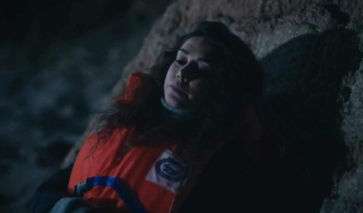 كاريس بشار كادت تفقد وعيها في مسلسل &quot;النار بالنار&quot; .. فيديو مؤثر لما حصل معها 