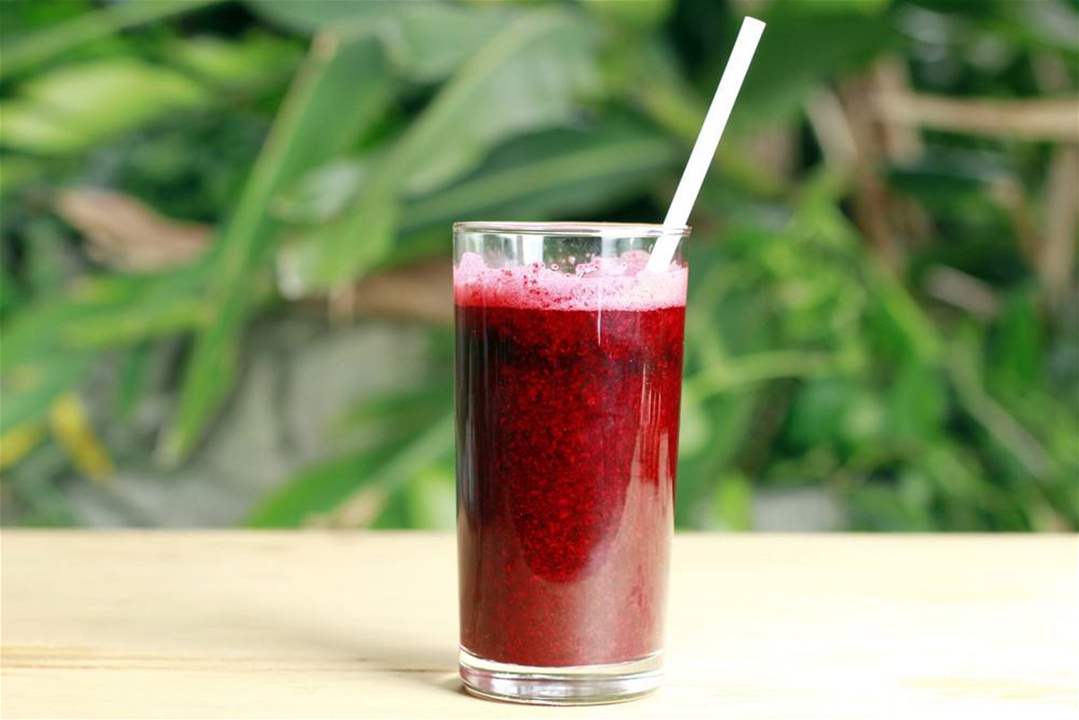   طرد نادلة قدمت مشروبات مخلوطة بدمائها .. لهذا السبب!