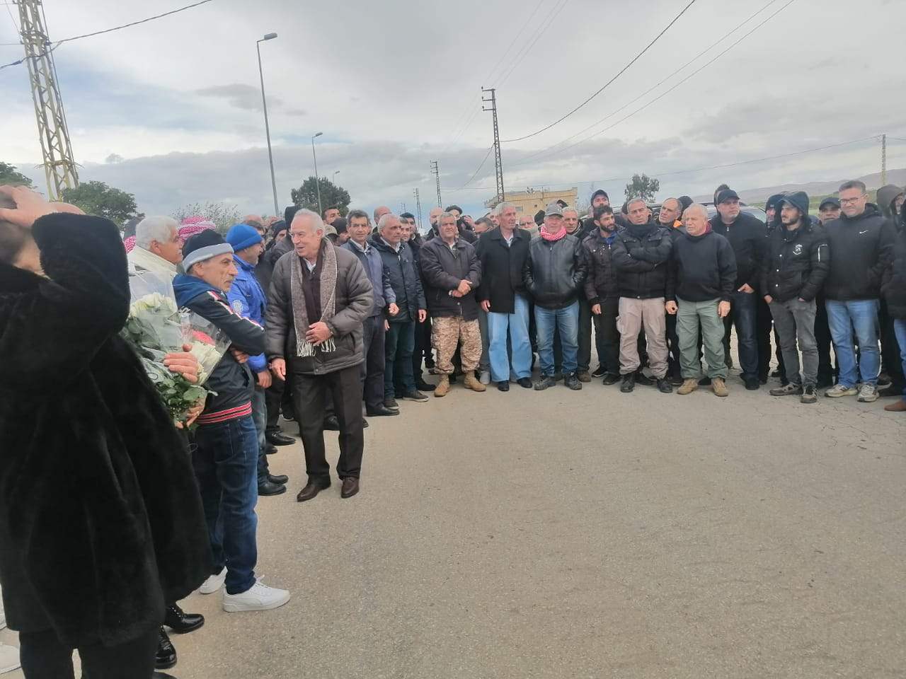 "احتجاجا على عمليات السرقة".. اعتصام لأهالي بلدة القاع