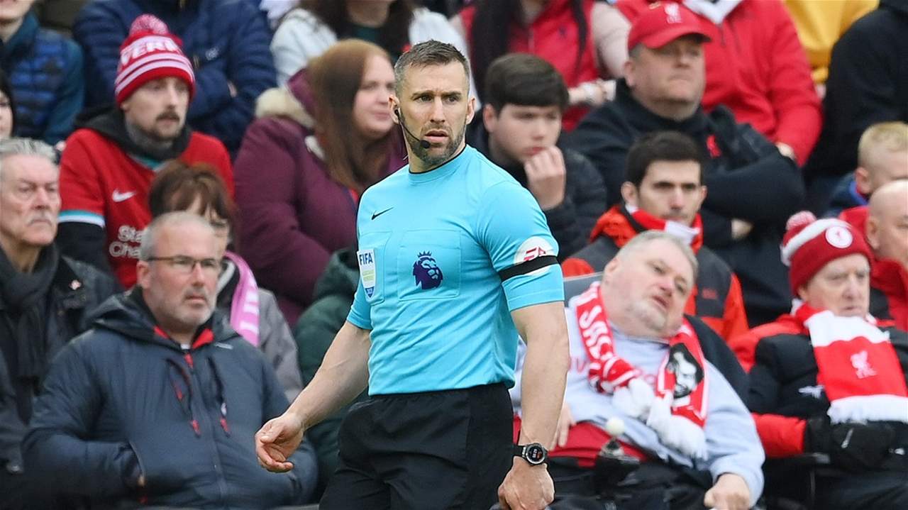 بعد حصول تواصل بينهما .. تبرئة الحكم المساعد من قضية نجم ليفربول