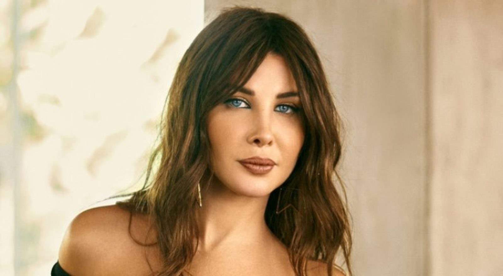 نانسي عجرم تفاجئ متابعة بردها على حذف التوثيق عن حسابها على تويتر