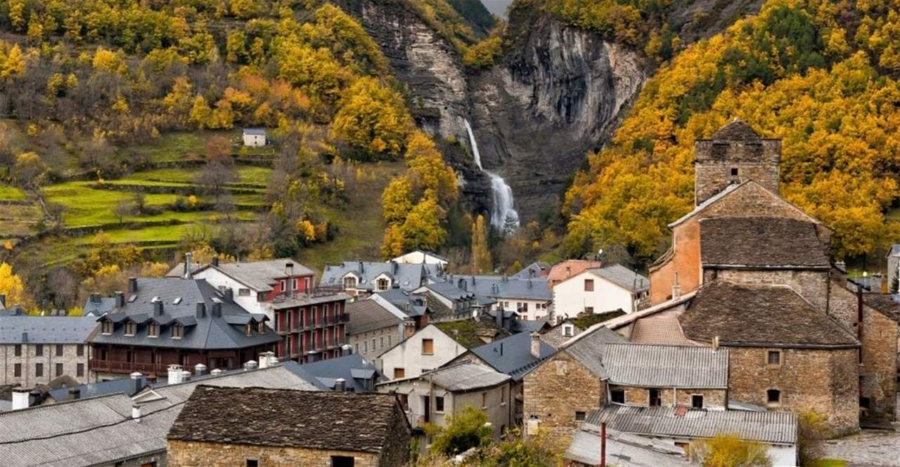 لأول مرة منذ 30 عاماً... قرية تشهد ولادة طفلة!