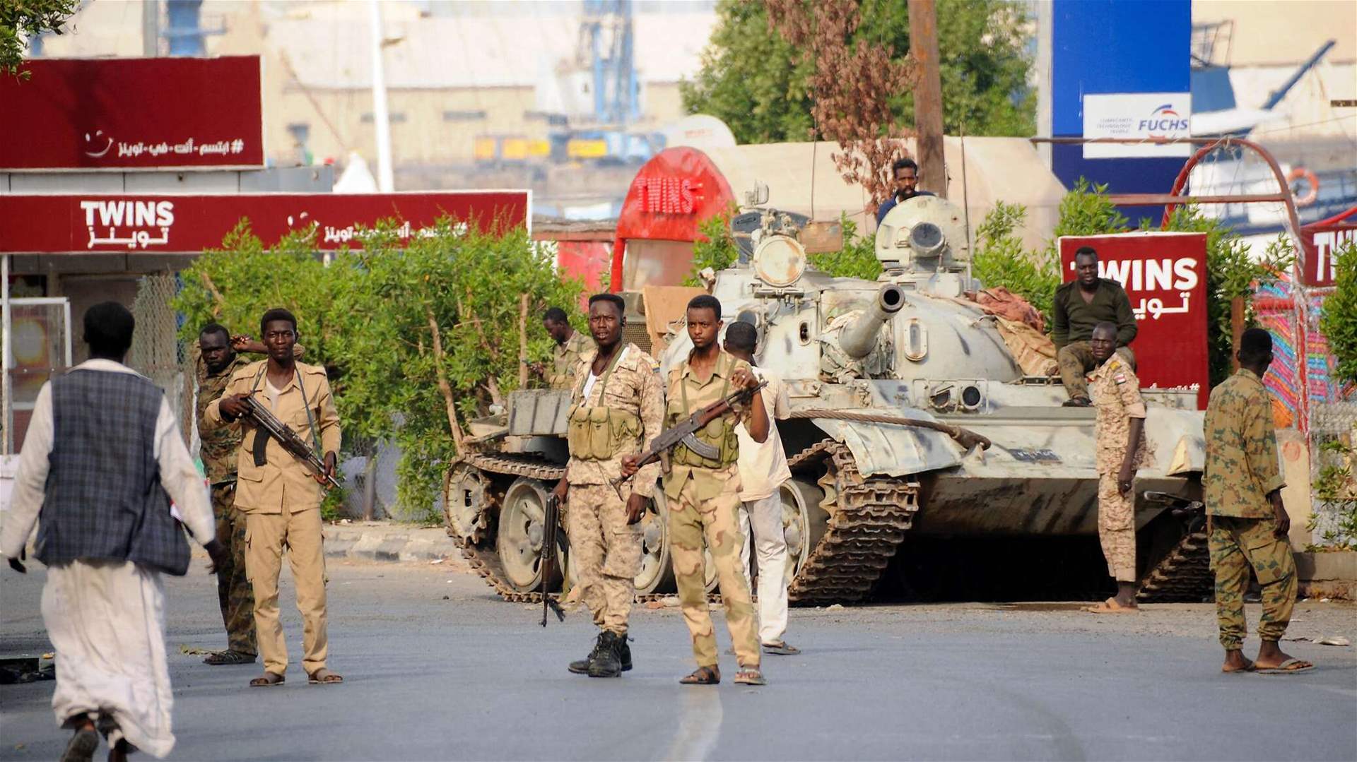 تبادل الاتهامات بين الجيش السوداني وقوات الدعم بشن هجوم أثناء إجلاء رعايا فرنسيين
