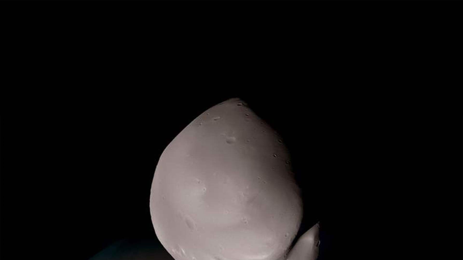 مسبار "الأمل" يلتقط صوراً غير مسبوقة لـ "ديموس" القمر الاصغر للمريخ