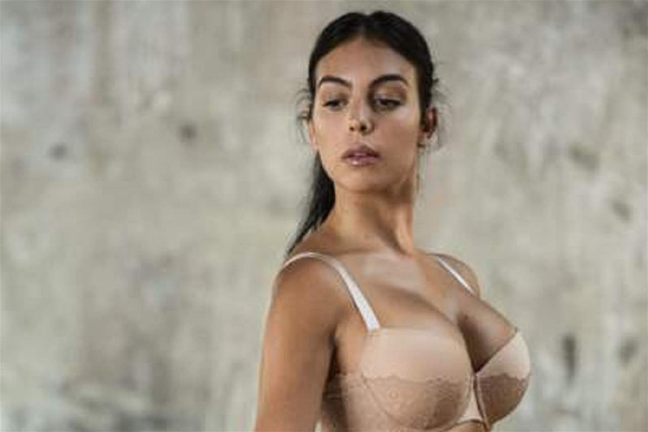 جورجينا رودريغيز تتجرد من ثيابها وصورها تنتشر