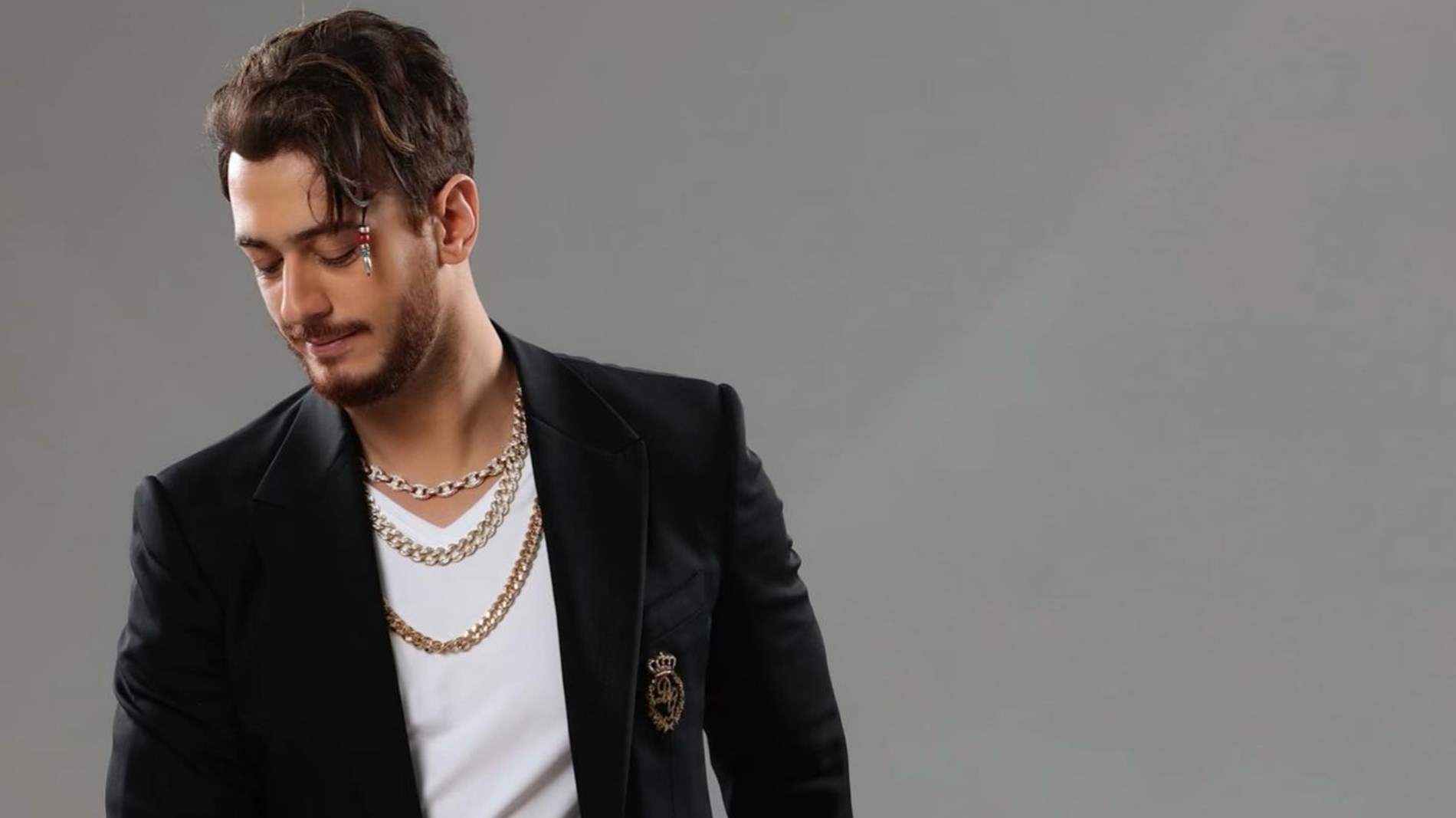 بعد الافراج عنه.. سعد لمجرد يرقص مع زوجته في المطبخ ويستعرض مهاراته في الطبخ