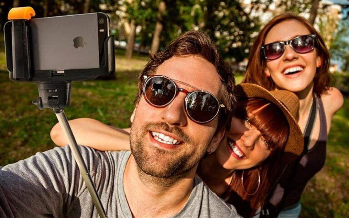 إليكم سبب إدمان بعض الناس على صور السيلفي!