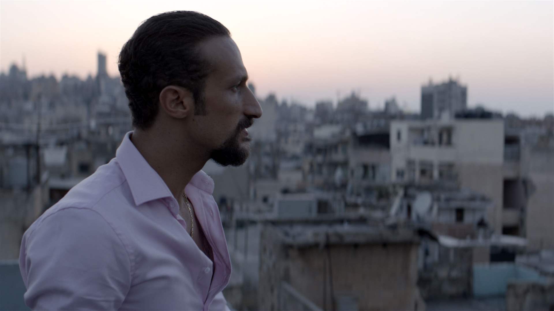 فنان لبناني يتعرض للضرب في البترون وزوجته تكشف تفاصيل ما حصل