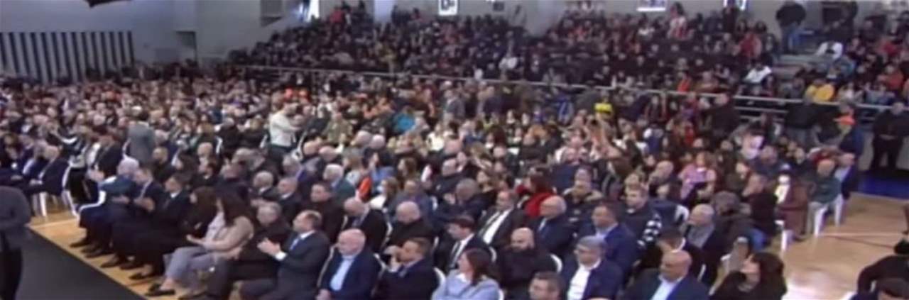 الرئيس السابق ميشال عون يشارك في قداس في جزين