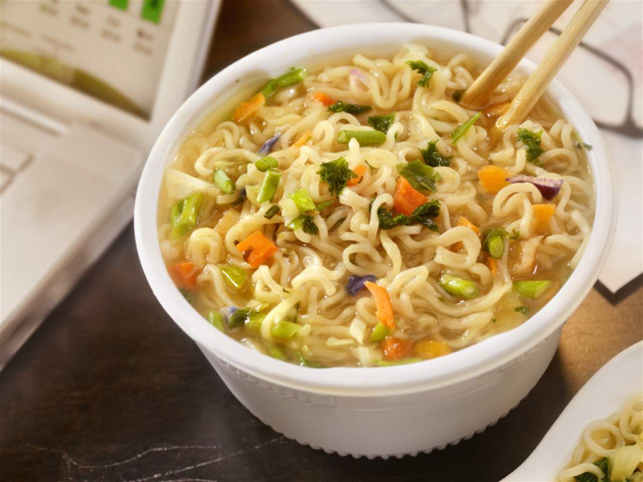 اكتشاف مواد مسرطنة في ”الإندومي”.. والشركة المصنعة تدافع عن المنتج