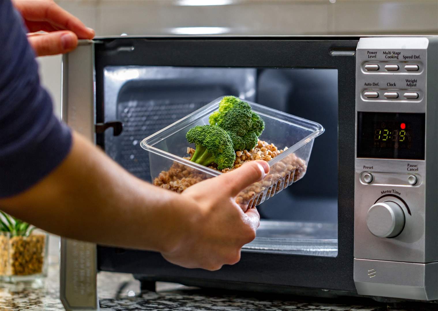 أطعمة لا يجب عليك إعادة تسخينها في اليوم التالي !