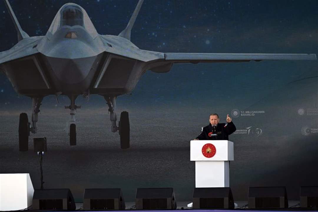 أردوغان يكشف عن الطائرة المقاتلة التركية "قآن" 