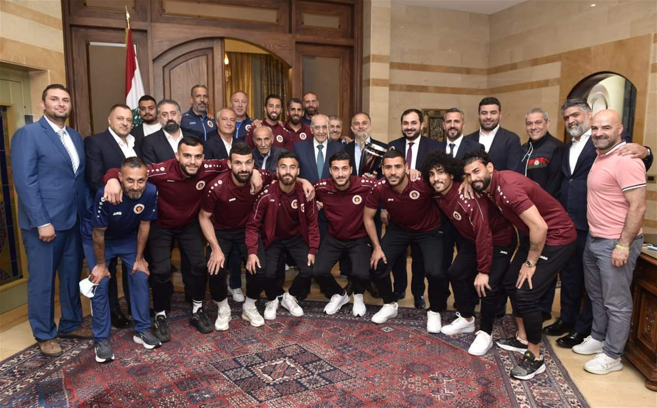   بعد بفوزه بكأس لبنان .. نادي النجمة يزور الرئيس نبيه بري وضريح الرئيس الشهيد رفيق الحريري